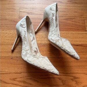 Manolo Blahnik Bride White Lace Pointed Toe Pumps IT 37 / US 7 Bridal Wedding